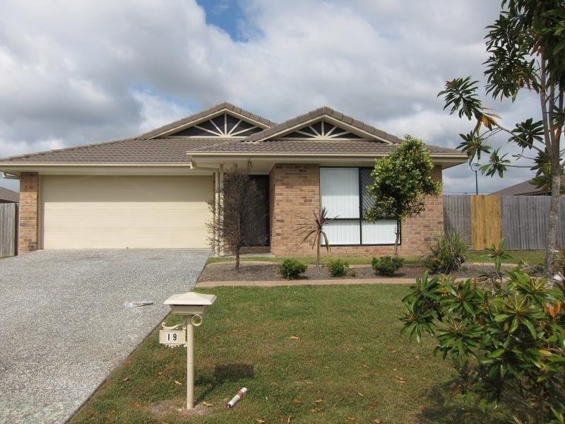 19 Kite Crescent, Eagleby QLD 4207