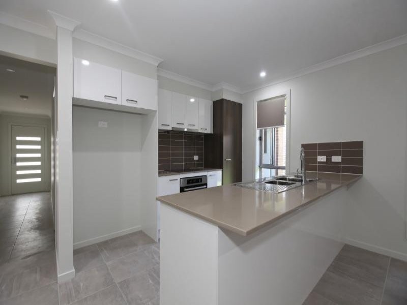 33 Denham Crescent, Willow Vale QLD 4209