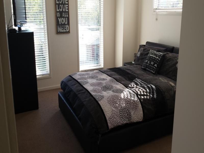 87 Lakes Entrance Drive, Springfield Lakes QLD 4300