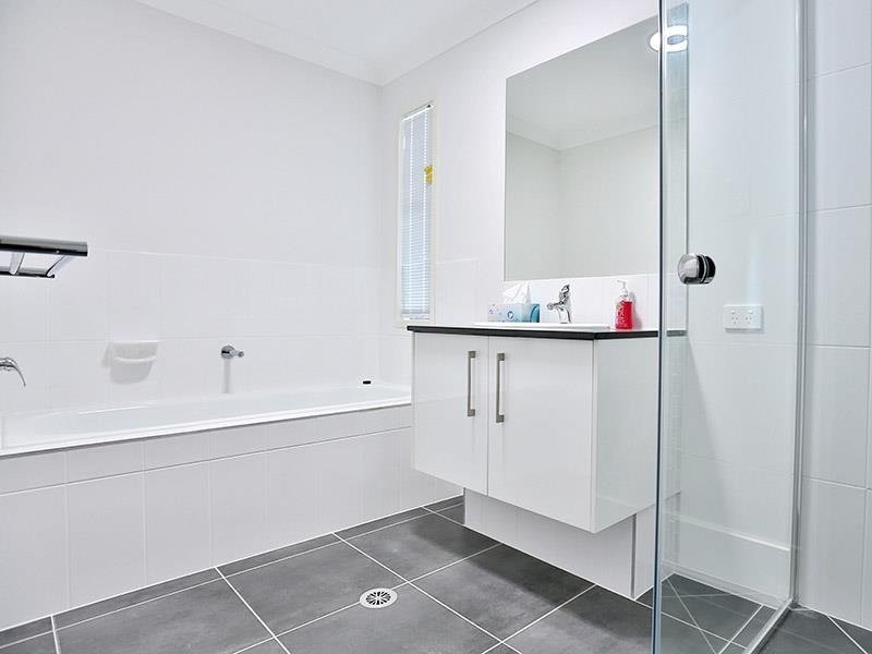 5 Montebello Parkway, Fitzgibbon QLD 4018