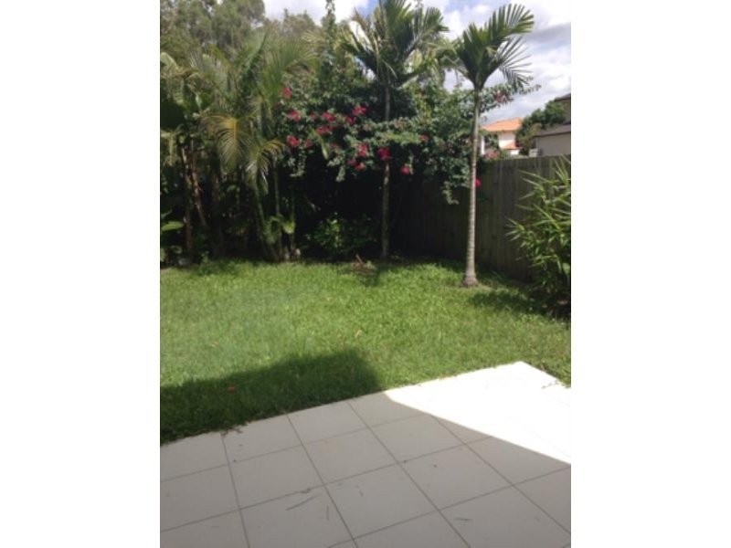 2/5 Dine Court, Upper Coomera QLD 4209