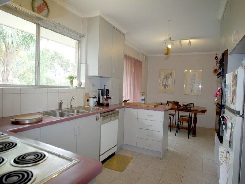 4 St Georges Terrace, Bellevue Heights SA 5050