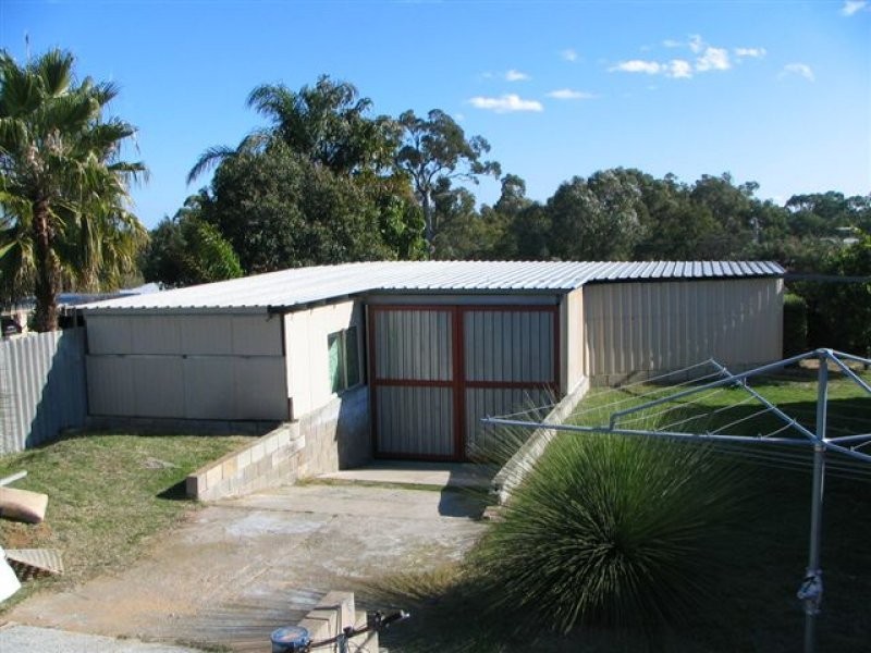 1 Youngs Place, Parmelia WA 6167