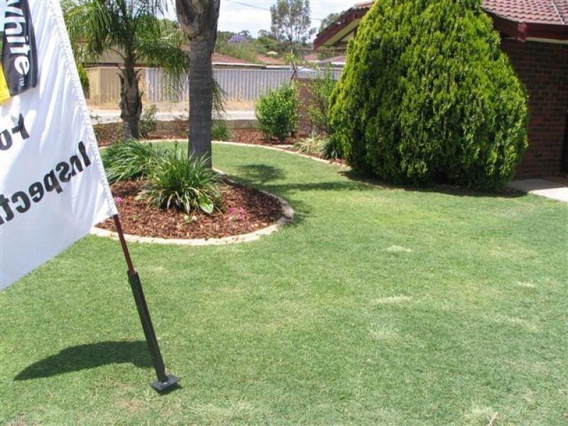 8 McKanna Gardens, Parmelia WA 6167