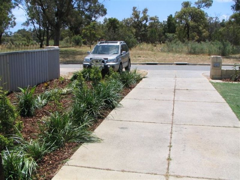 8 McKanna Gardens, Parmelia WA 6167
