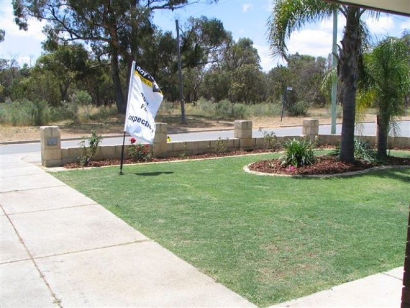 8 McKanna Gardens, Parmelia WA 6167