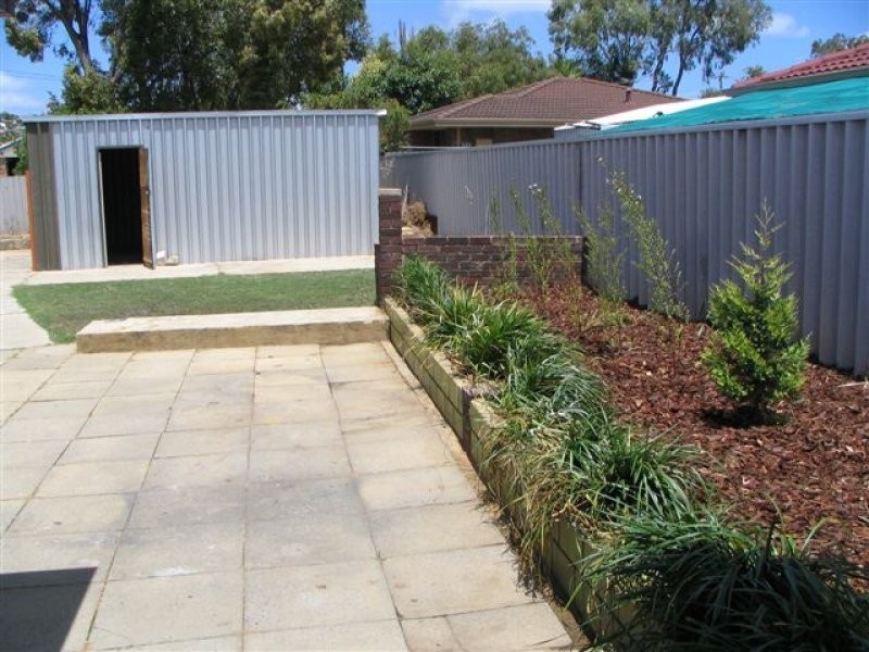 8 McKanna Gardens, Parmelia WA 6167