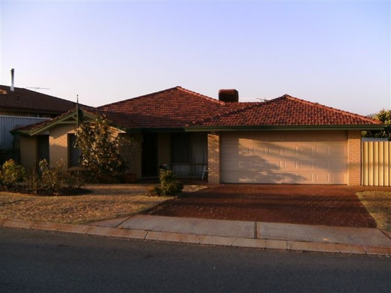 32 Roscommon Cres, Orelia WA 6167