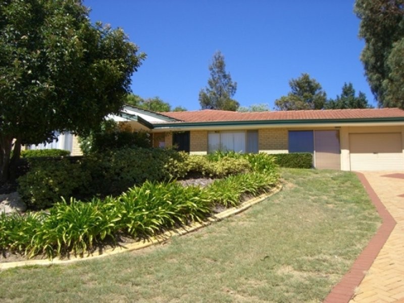 4 Parkway Gardens, Parmelia WA 6167