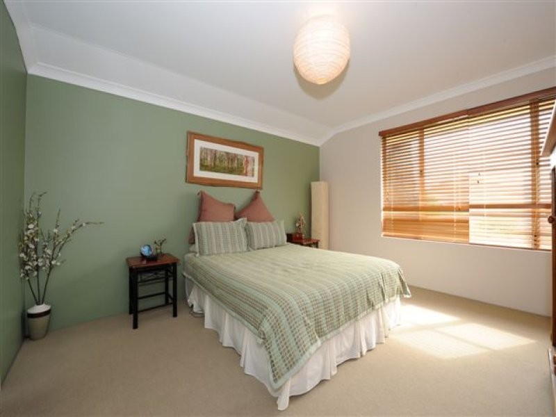 13 Holyrood Close, Orelia WA 6167