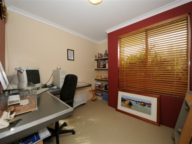 13 Holyrood Close, Orelia WA 6167
