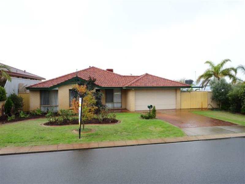32 Roscommon Cres, Orelia WA 6167