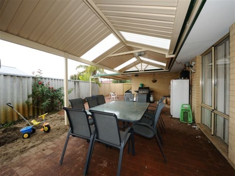 32 Roscommon Cres, Orelia WA 6167