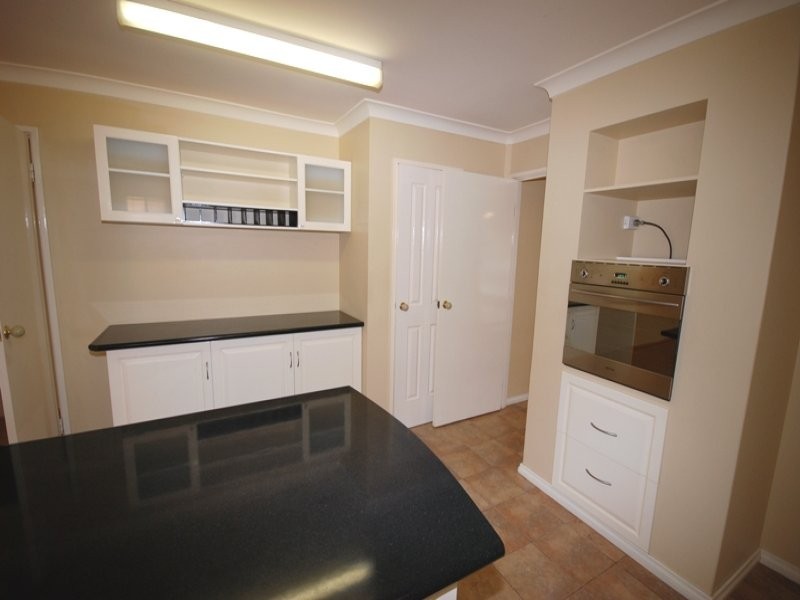 8 Perriam Close, Parmelia WA 6167