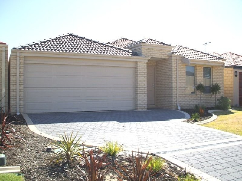 13 Bampton Road, Orelia WA 6167