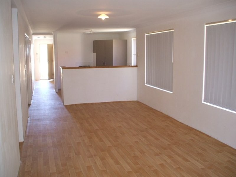 13 Bampton Road, Orelia WA 6167