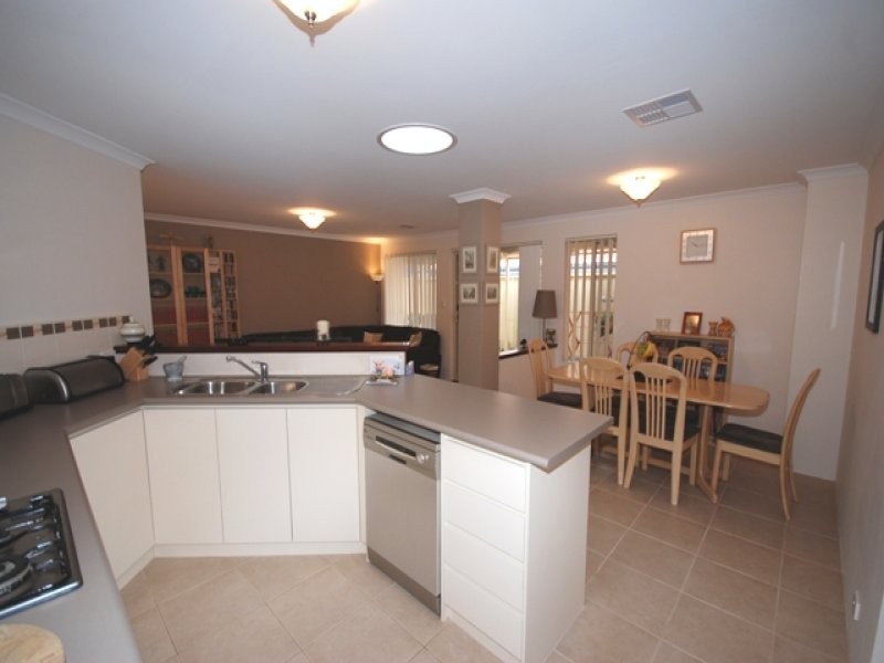 12 Gorman Place, Calista WA 6167