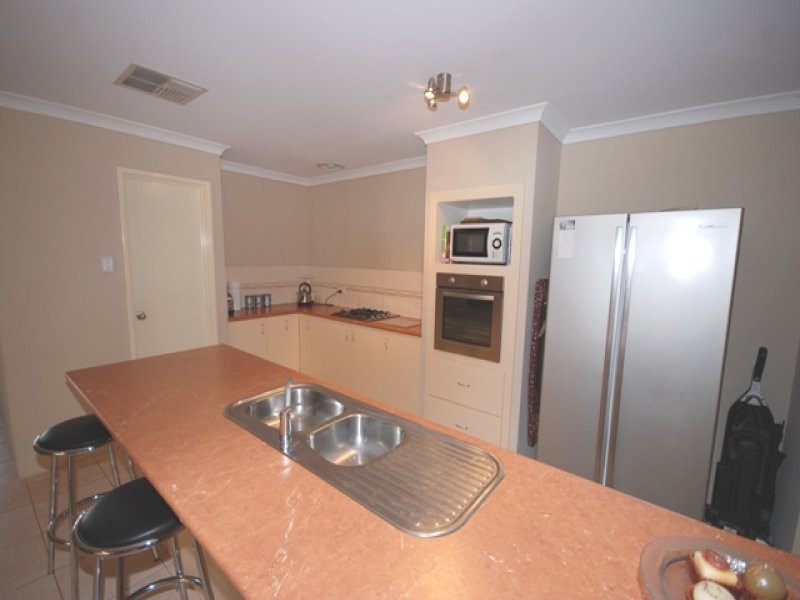 1 BANGOR WAY, Orelia WA 6167