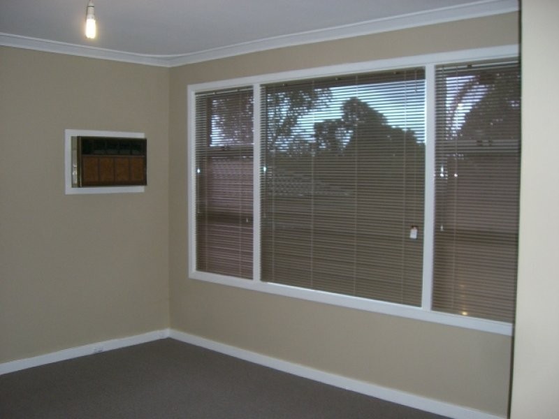 11 Dent Court, Orelia WA 6167