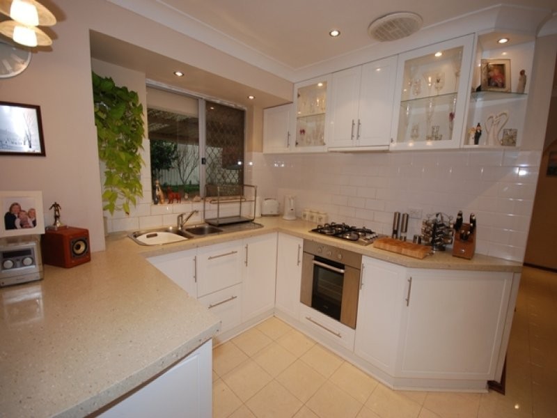 27 Chisham Avenue, Parmelia WA 6167