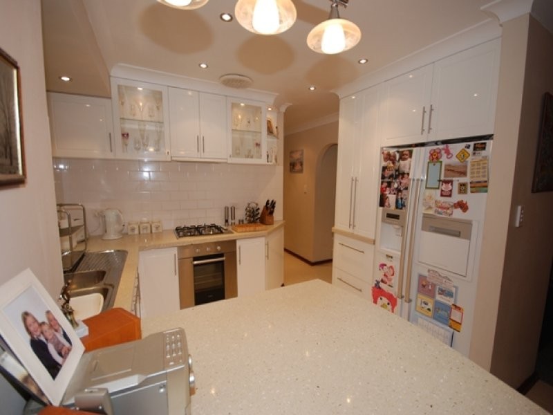 27 Chisham Avenue, Parmelia WA 6167