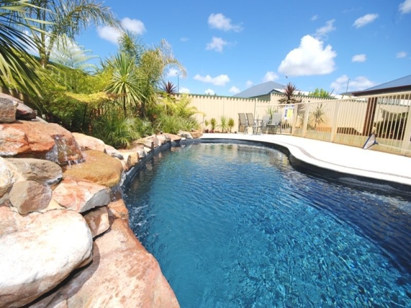 32 Moombaki Avenue, Bertram WA 6167