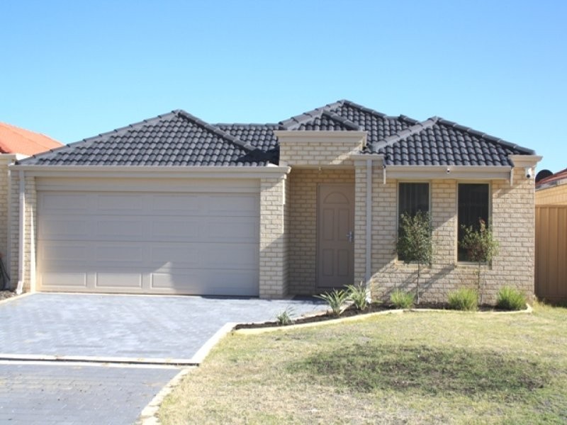 13 Bampton Road, Orelia WA 6167