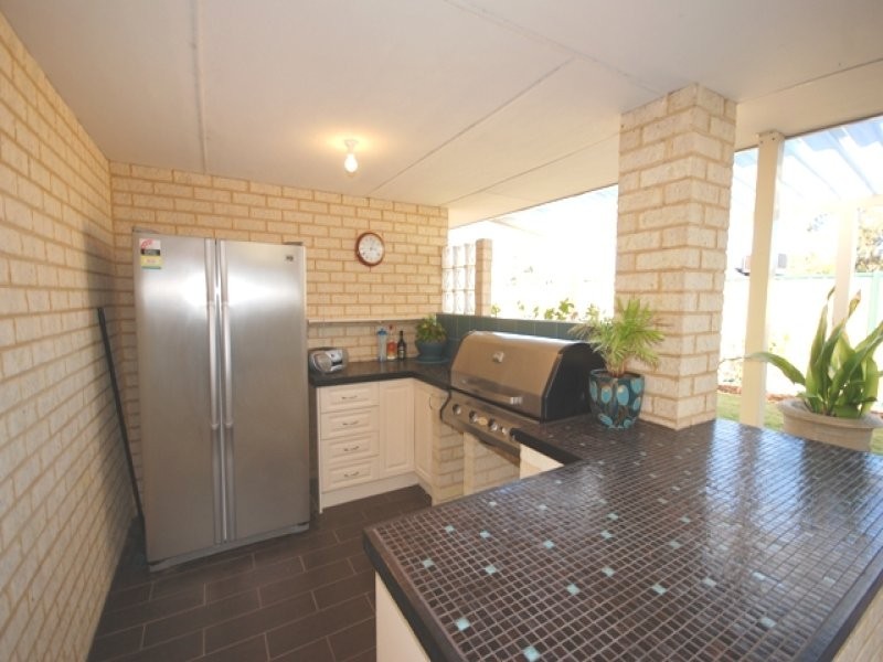 40 Pepperell Crescent, Leda WA 6170