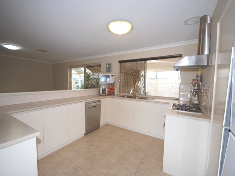 40 Pepperell Crescent, Leda WA 6170