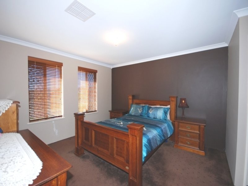 40 Pepperell Crescent, Leda WA 6170