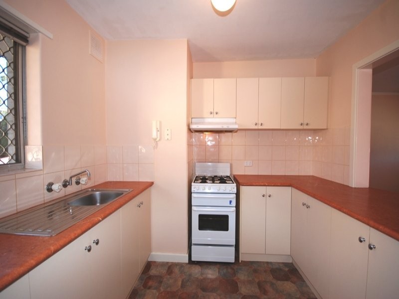 15/21 Disney Road, Parmelia WA 6167