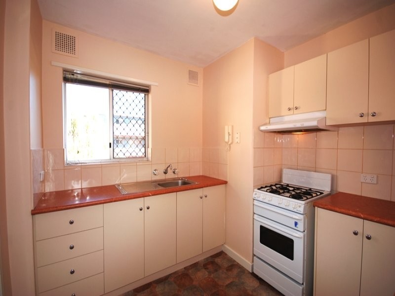 15/21 Disney Road, Parmelia WA 6167