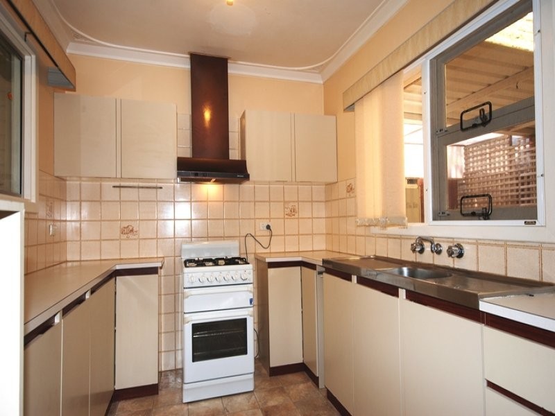 6 Burke Place, Orelia WA 6167