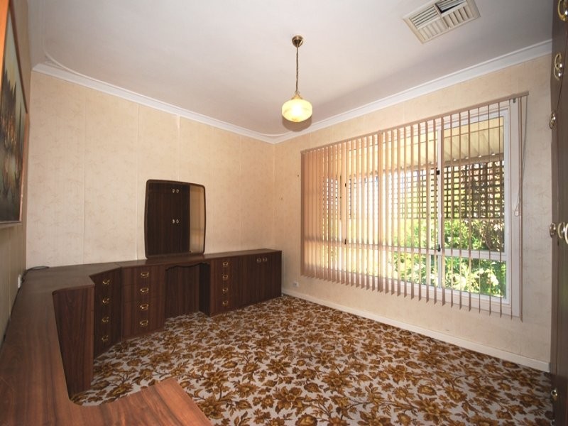 6 Burke Place, Orelia WA 6167