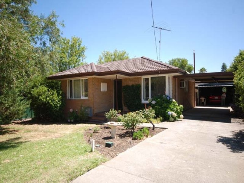 11 Milton Place, Orelia WA 6167
