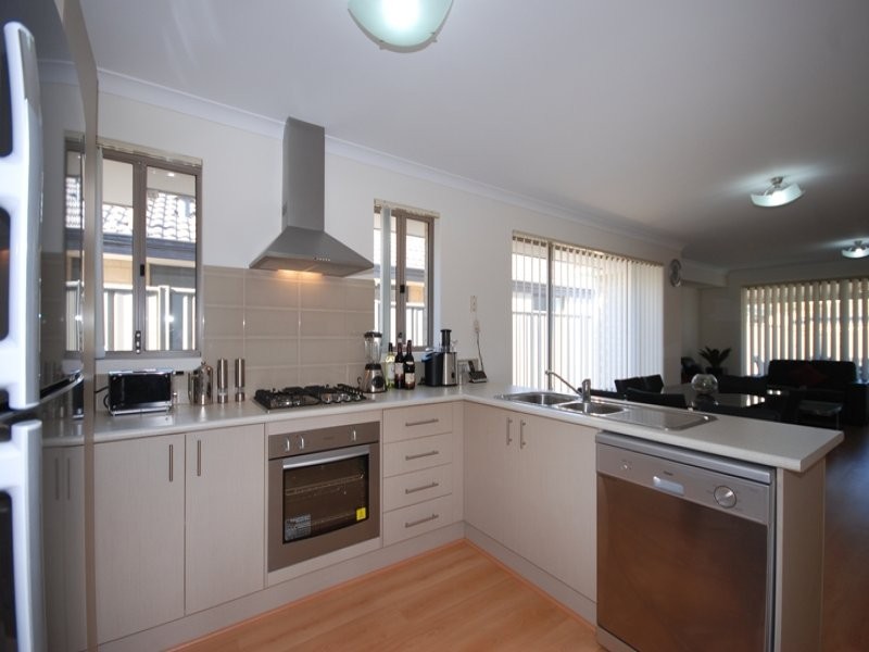 10 Thaxted Street, Wellard WA 6170