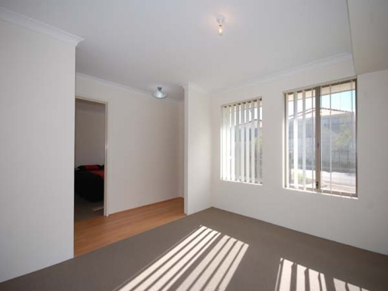 10 Thaxted Street, Wellard WA 6170