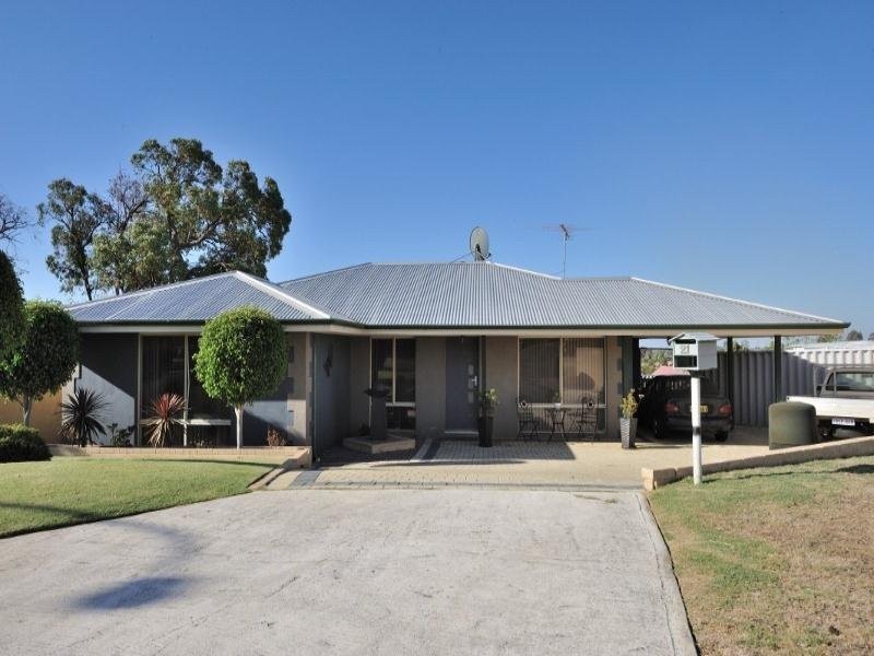 21 Camfield Loop, Parmelia WA 6167