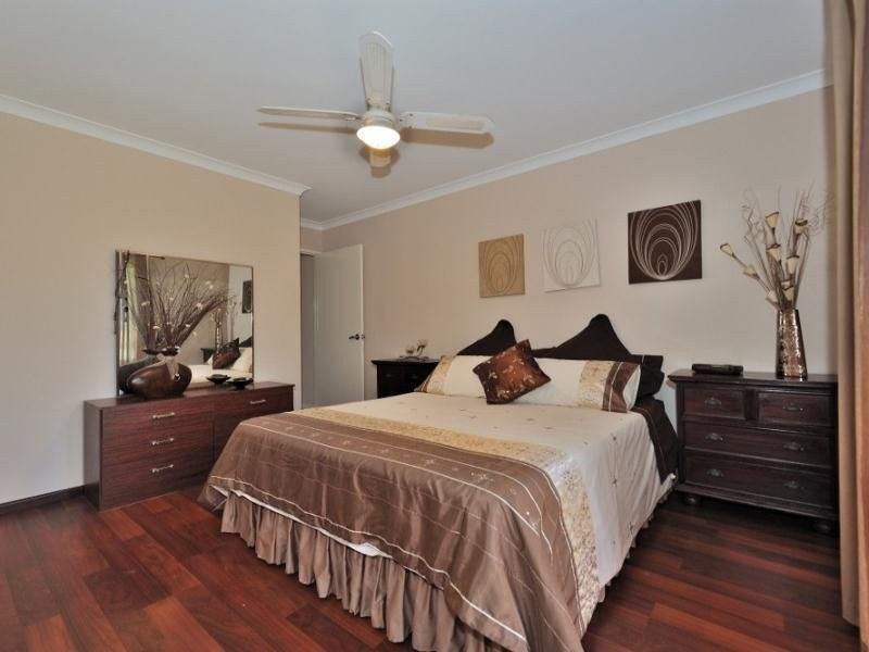 21 Camfield Loop, Parmelia WA 6167