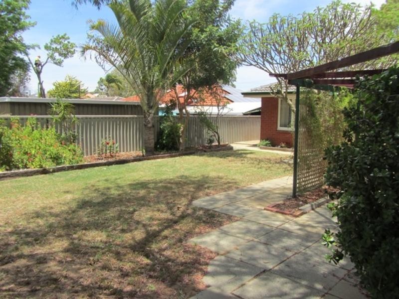 9 Menli Place, Orelia WA 6167