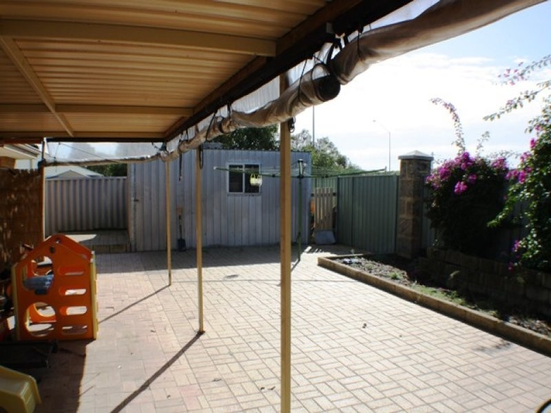 2 Enlie Lane, Warnbro WA 6169