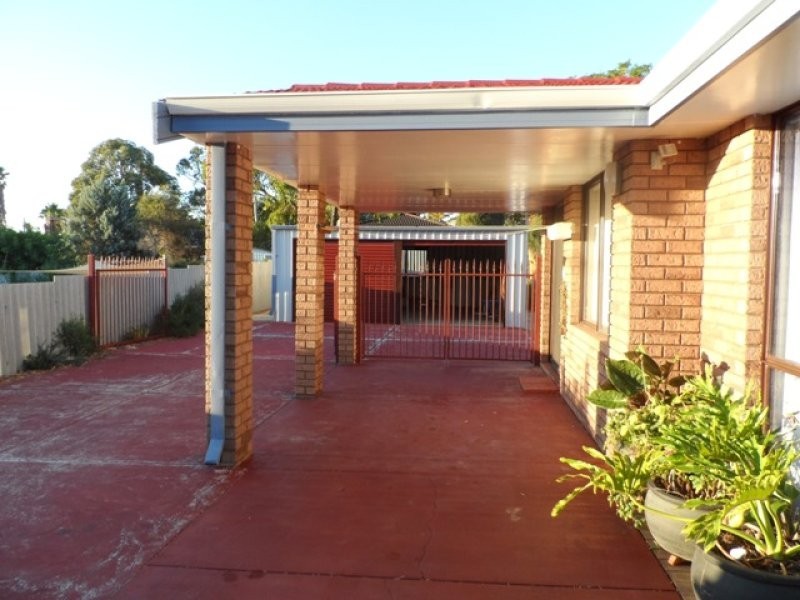 16 Challenger Avenue, Parmelia WA 6167