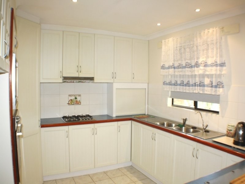 36 Simmons Loop, Parmelia WA 6167