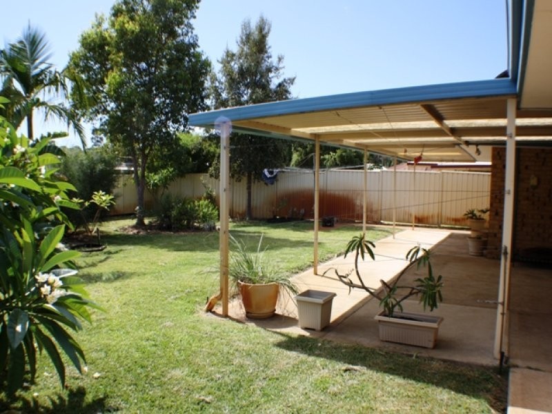 36 Simmons Loop, Parmelia WA 6167