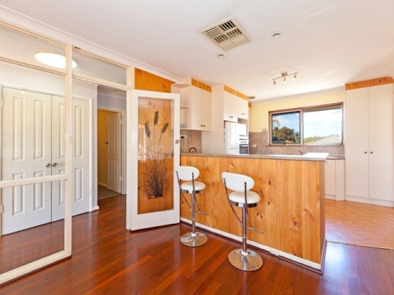 8 Leghorn Road, Orelia WA 6167