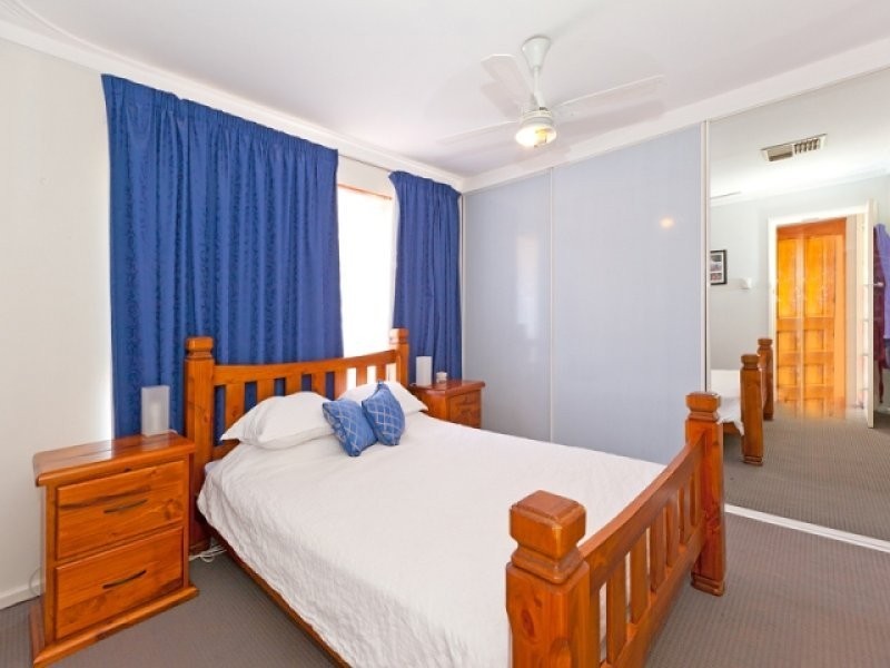 8 Leghorn Road, Orelia WA 6167