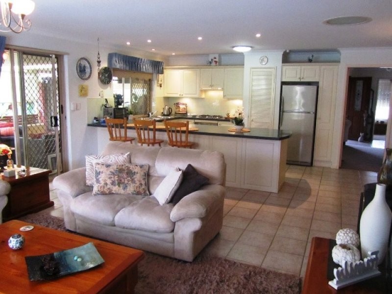 31 Roscommon Crescent, Orelia WA 6167