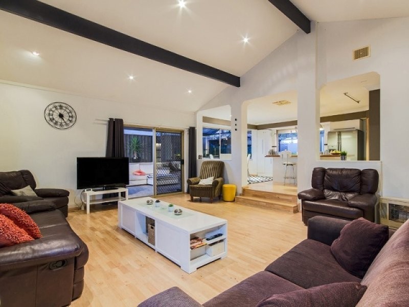 15 Blackboy Rise, Parmelia WA 6167