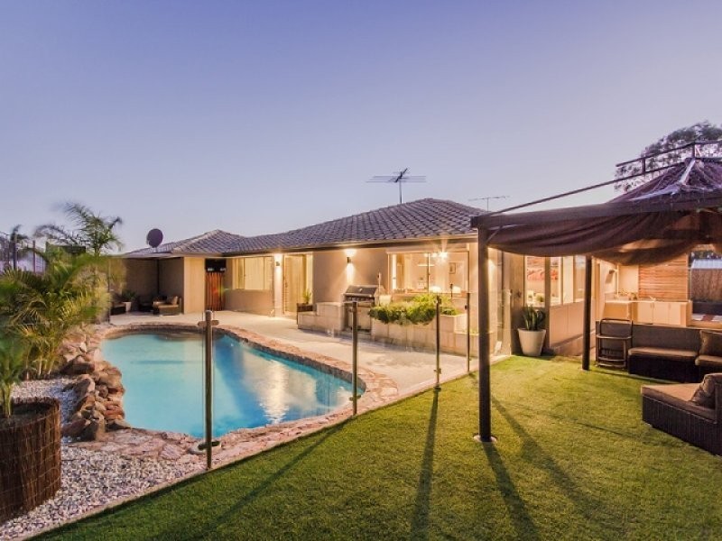 15 Blackboy Rise, Parmelia WA 6167