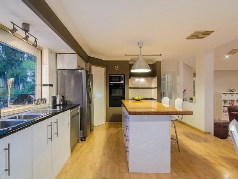 15 Blackboy Rise, Parmelia WA 6167